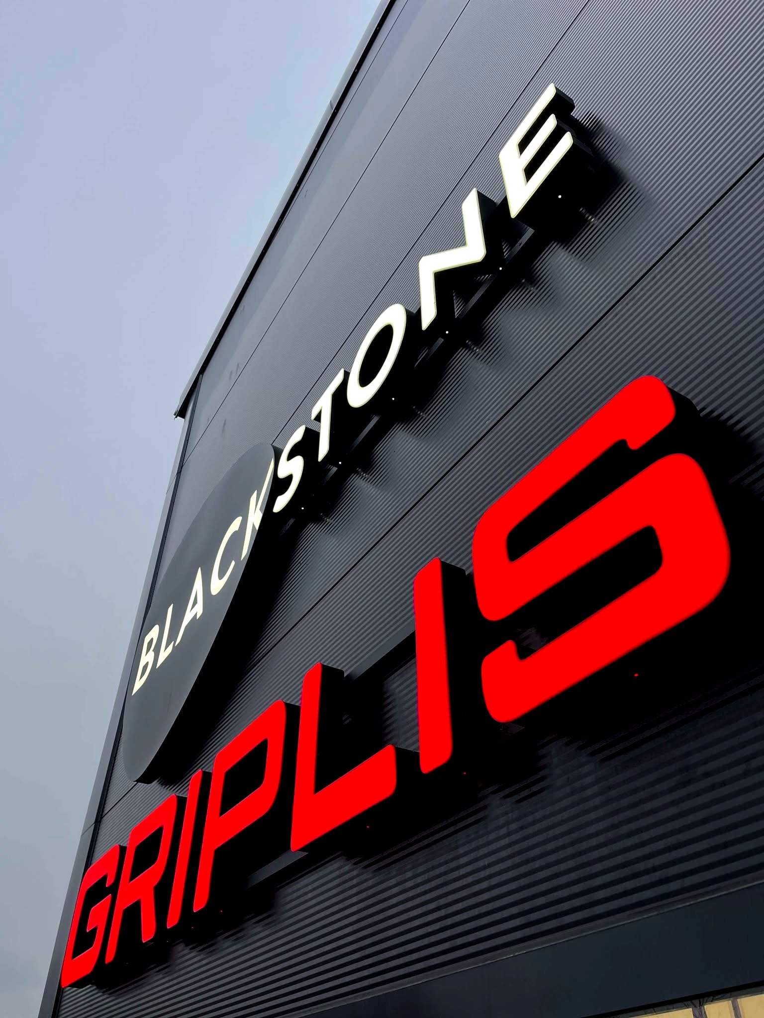 Fasadskyltar · 3D LED-skylt för Blackstone + Griplis i Stockholm – foto 8 av 31