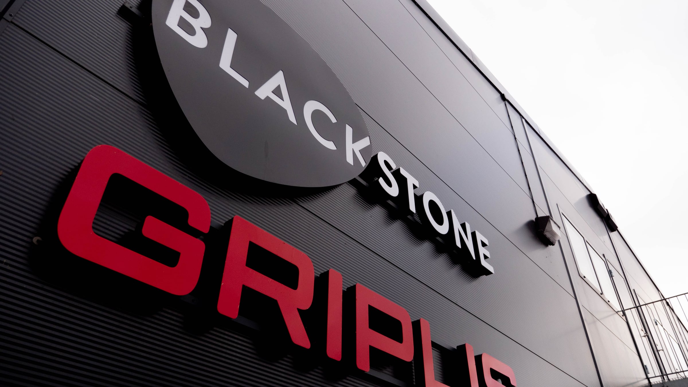 Fasadskyltar · 3D LED-skylt för Blackstone + Griplis i Stockholm – foto 14 av 31