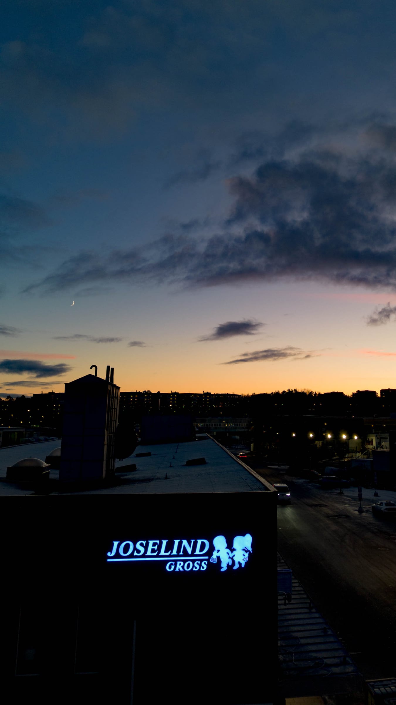 Belyst fasadskylt · Skyltprogram för Joselind Gross i Stockholm – foto 14 av 16