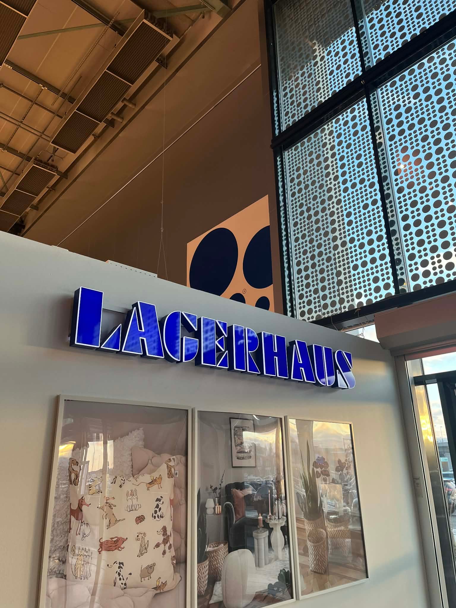 Butiksskylt för Lagerhaus i Stockholm – foto 1 av 1